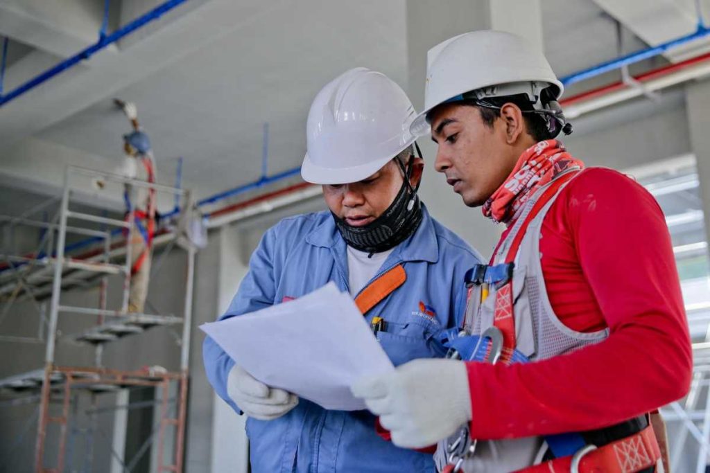 Engineers and planners discussing a construction project, symbolizing job creation and labor incentives under the Omnibus Investments Code